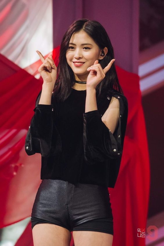 "bestie dan trainee nu noi bat cua JYP"