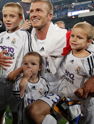 bestie hanh phuc cua gia dinh beckham sau 20 nam