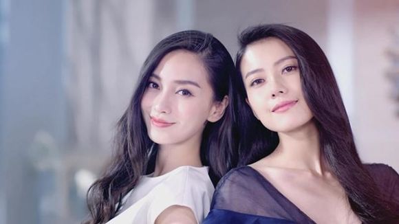 Bestie - Hon nhau gan chuc tuoi nhung cac sao Hoa ngu van "dim" đan em khong thuong tiec khi đung canh