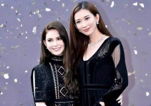 Bestie - Hon nhau gan chuc tuoi nhung cac sao Hoa ngu van "dim" đan em khong thuong tiec khi đung canh