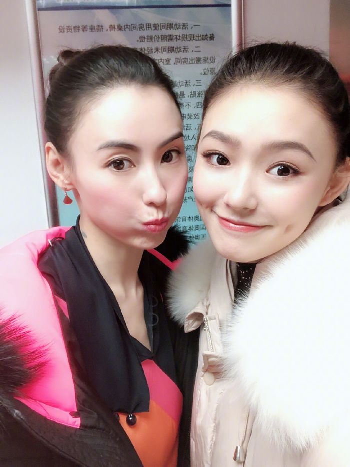 Bestie - Hon nhau gan chuc tuoi nhung cac sao Hoa ngu van "dim" đan em khong thuong tiec khi đung canh