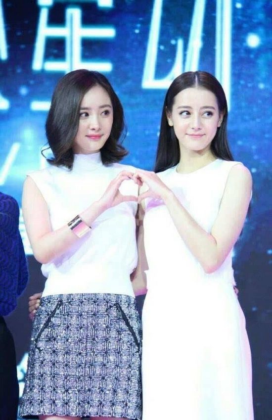 Bestie - Hon nhau gan chuc tuoi nhung cac sao Hoa ngu van "dim" đan em khong thuong tiec khi đung canh