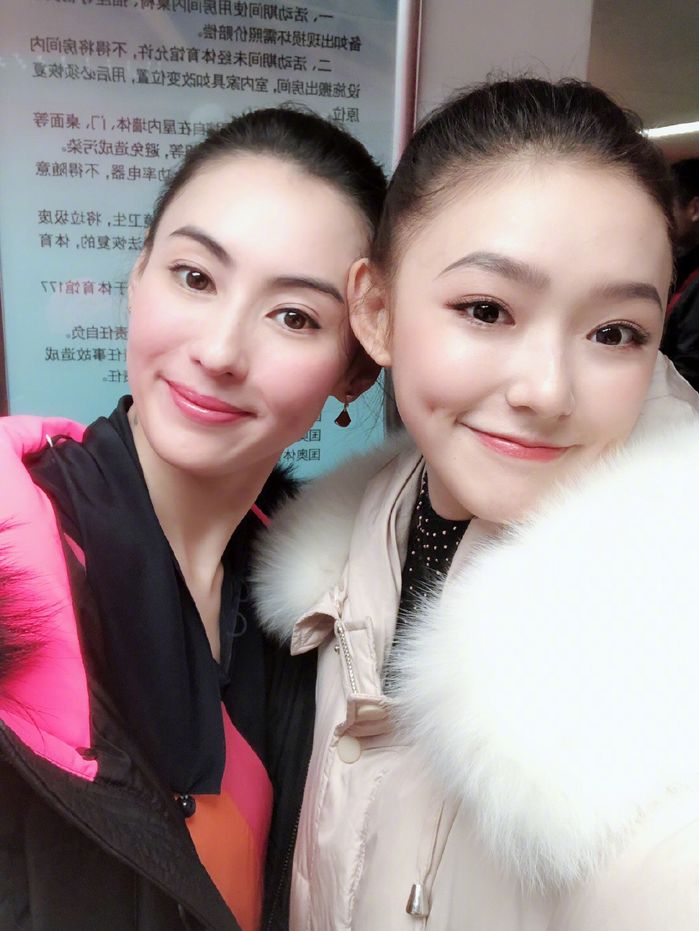 Bestie - Hon nhau gan chuc tuoi nhung cac sao Hoa ngu van "dim" đan em khong thuong tiec khi đung canh