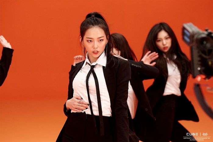 bestie idol nu dien suit