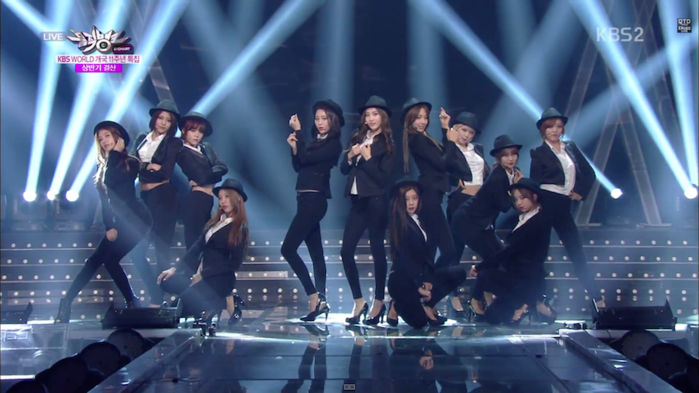 bestie idol nu dien suit