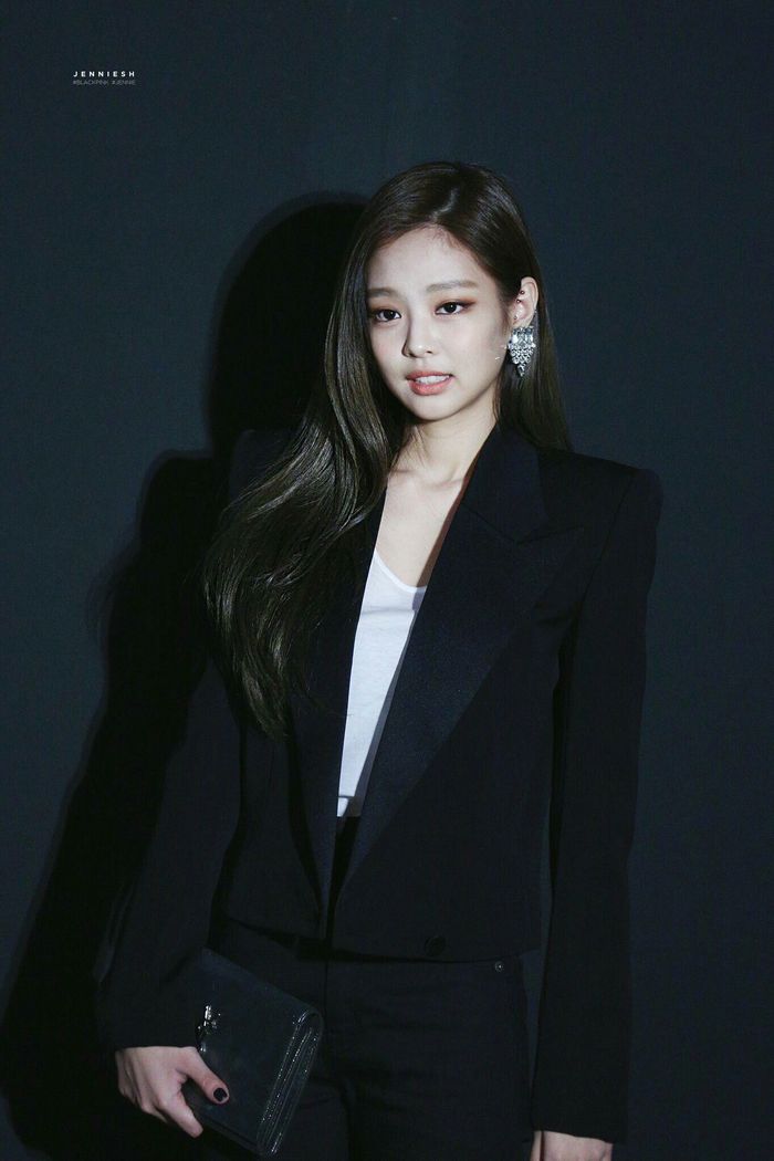 bestie idol nu dien suit