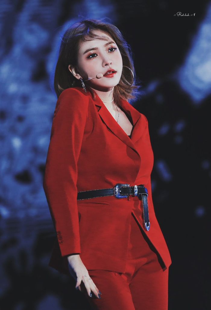bestie idol nu dien suit