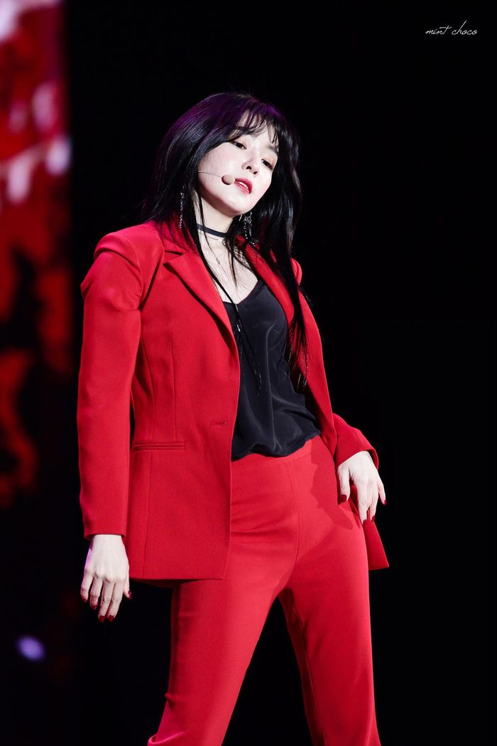 bestie idol nu dien suit