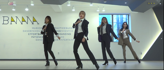 bestie idol nu dien suit