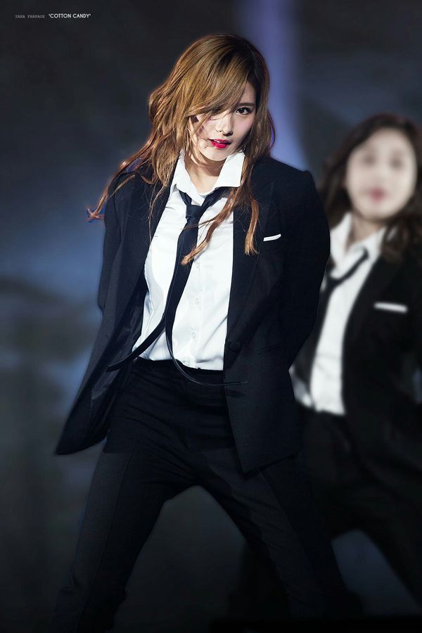 bestie idol nu dien suit