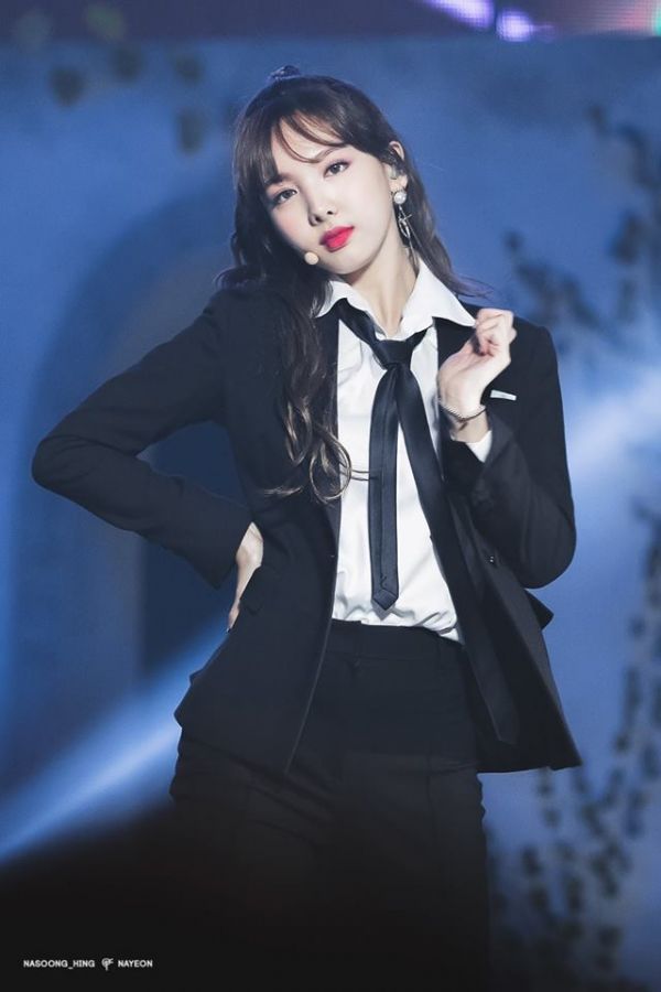 bestie idol nu dien suit