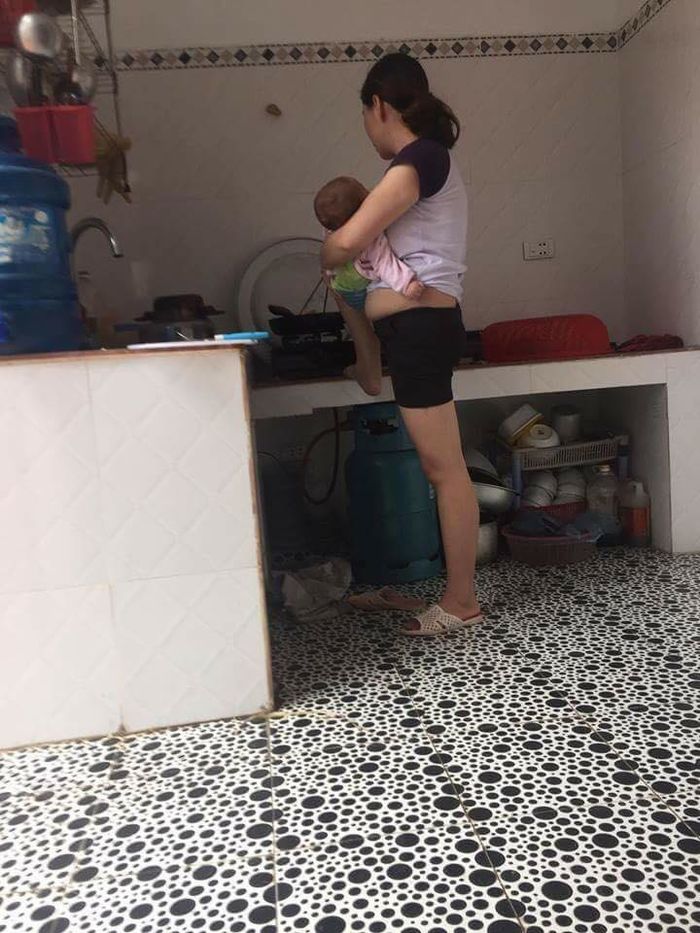 bestie me vua cham con vua lam viec nha