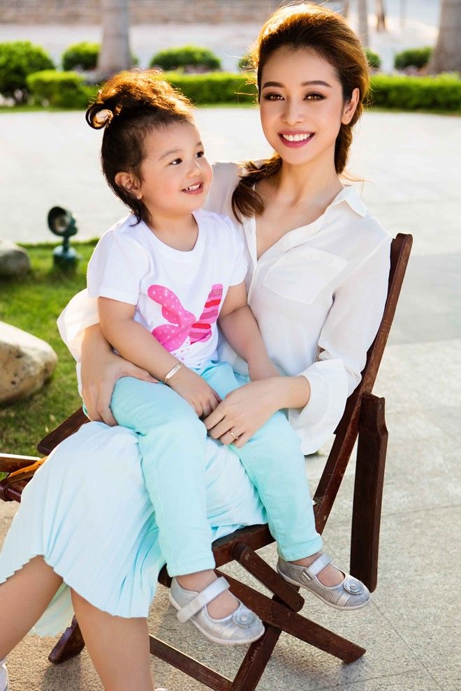 Bestie - Khoang khac de thuong cua sao Viet khi dien do "tone sur tone" voi nhoc ty nha minh