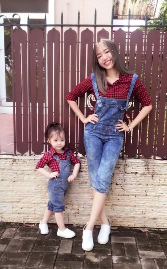 Bestie - Khoang khac de thuong cua sao Viet khi dien do "tone sur tone" voi nhoc ty nha minh