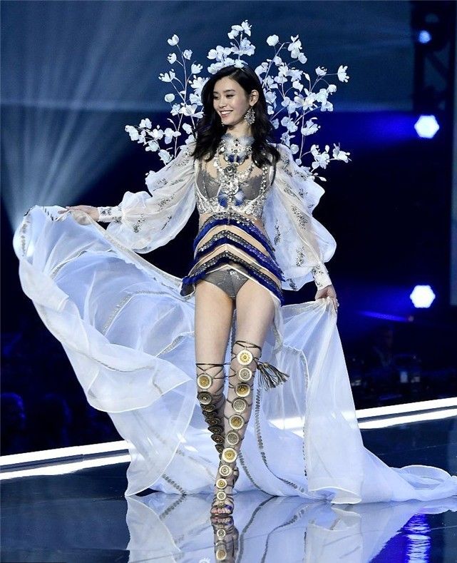 "bestie khoanh khac sao cbiz bi dim hang chieu cao"