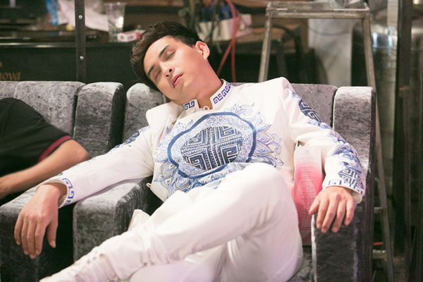 Bestie - Khoanh khac sao Viet ngu gat vi met moi voi lich quay day đac