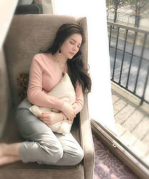 Bestie - Khoanh khac sao Viet ngu gat vi met moi voi lich quay day đac