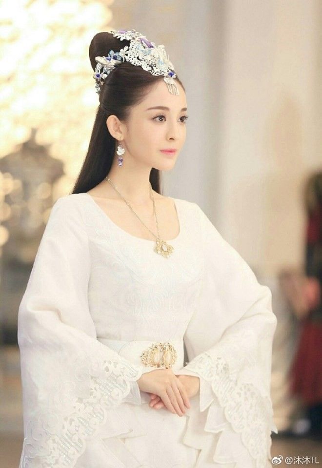 Bestie - Nhan sac va than thai mien che nhung cac ngoi sao hang A lai co cung mot goc chet
