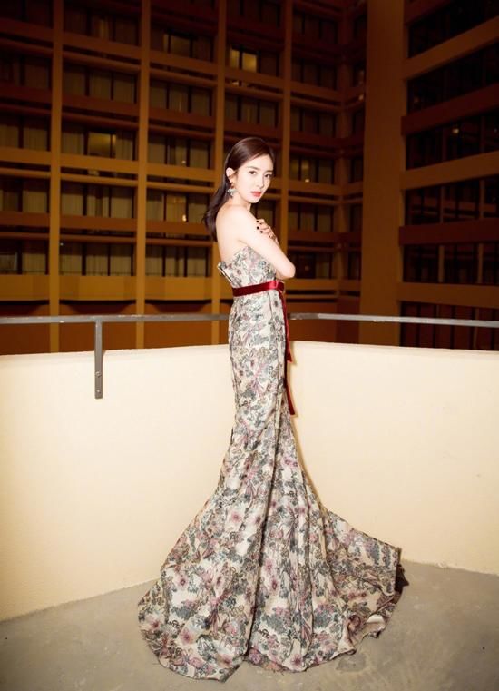 "bestie thoi trang tham do dep mien che cua dan sao Hoa ngu"