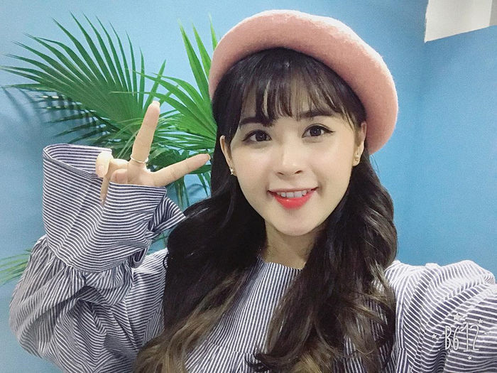 bestie nua kia hotgirl cua sao bong da tre Viet