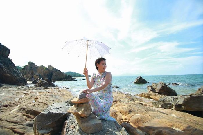 bestie Nhan sắc trẻ trung lại ăn mặc phong cách của 4 bà mẹ sao Việt