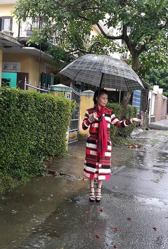 bestie Nhan sắc trẻ trung lại ăn mặc phong cách của 4 bà mẹ sao Việt
