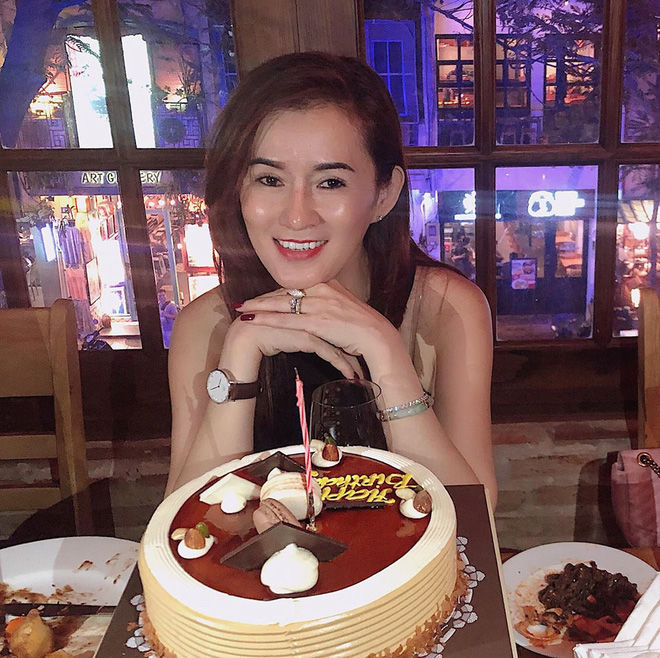 bestie Nhan sắc trẻ trung lại ăn mặc phong cách của 4 bà mẹ sao Việt