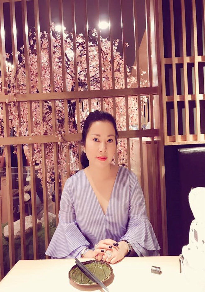 bestie Nhan sắc trẻ trung lại ăn mặc phong cách của 4 bà mẹ sao Việt