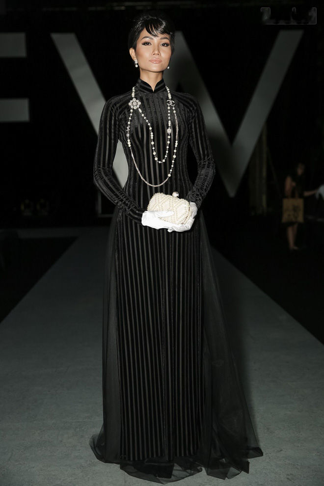 Những bộ trang phục được khen ngợi đẹp nhất tại VIFW 2018