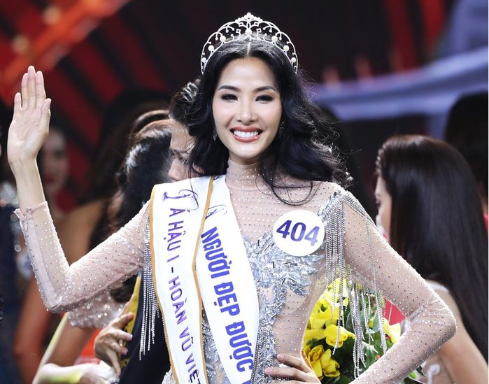 bestie nhung danh hieu hoa hau khac thuong