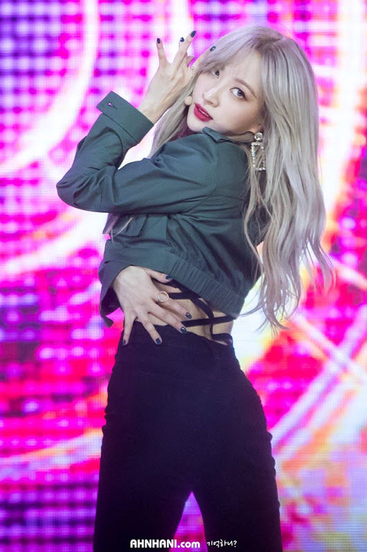 bestie nhung idol nu ngoai doi cuc cute nhung buoc len san khau bung no than thai
