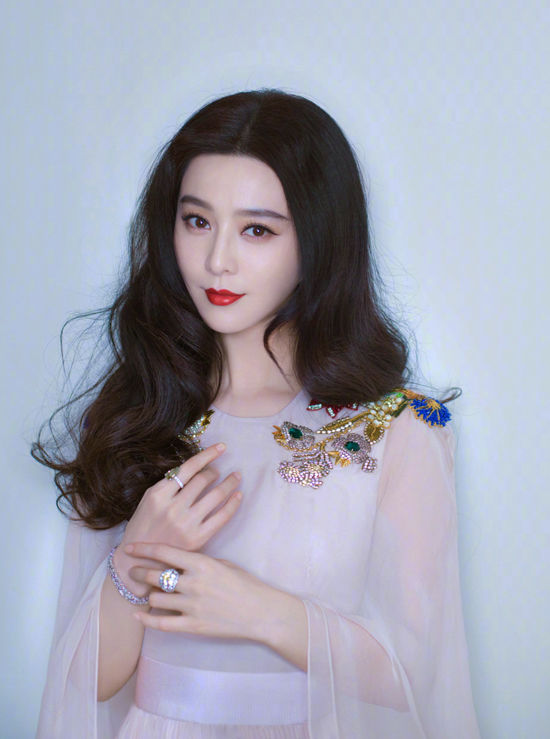 Bestie - Dan "A hoan" trong "Hoan Châu Cach Cach": Nguoi thanh nu hoang giai tri, ke đong phim cap 3? (ĐL)