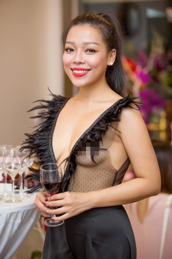bestie Sao Việt diện trang phục xuyên thấu