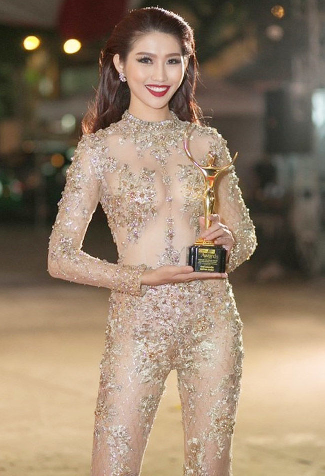 bestie Sao Việt diện trang phục xuyên thấu