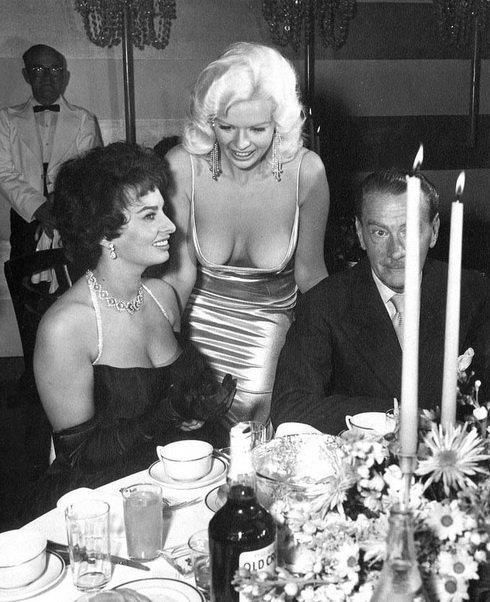 bestie sự thật về bức ảnh Sophia Loren nhòm ngực Jayne Mansfield