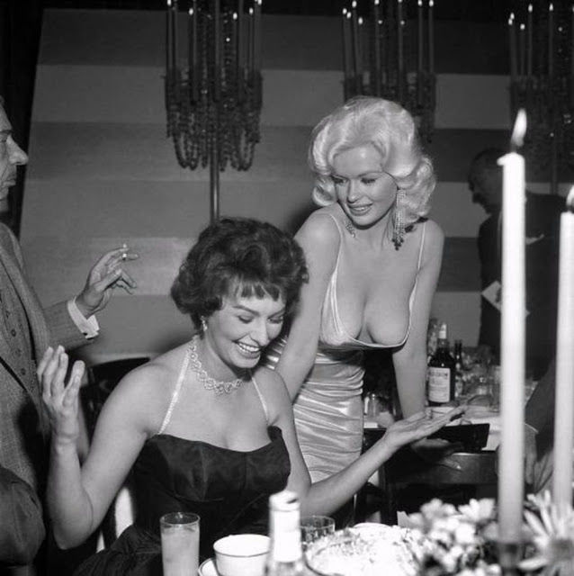 bestie sự thật về bức ảnh Sophia Loren nhòm ngực Jayne Mansfield