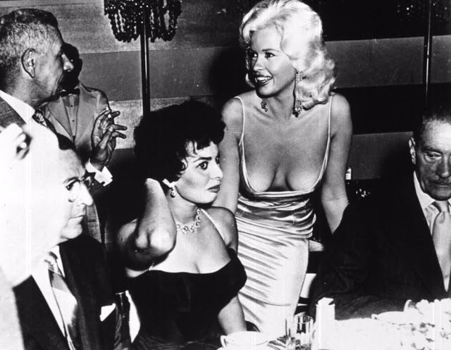 bestie sự thật về bức ảnh Sophia Loren nhòm ngực Jayne Mansfield