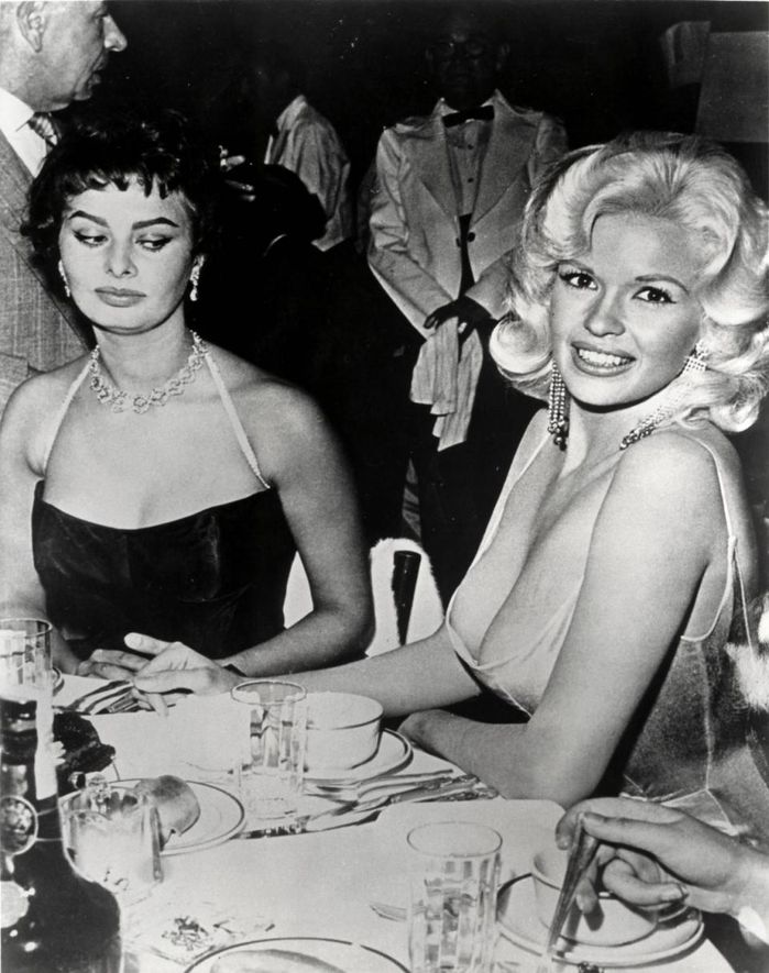 bestie sự thật về bức ảnh Sophia Loren nhòm ngực Jayne Mansfield