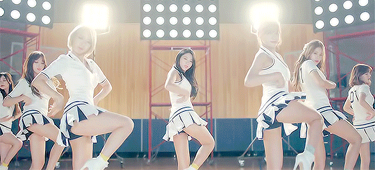 bestie nhung bo vay ngan cun con cua idol han