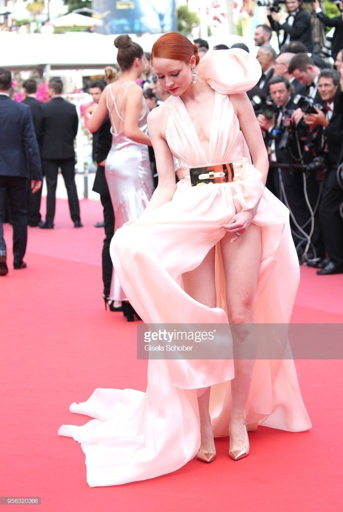 bestie 1001 cách gây chú ý của sao trên thảm đỏ Cannes