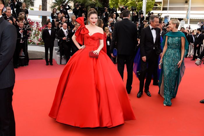 bestie 1001 cách gây chú ý của sao trên thảm đỏ Cannes