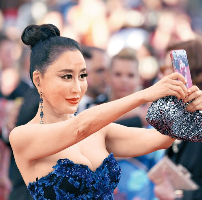 1001 cách gây chú ý của sao trên thảm đỏ Cannes
