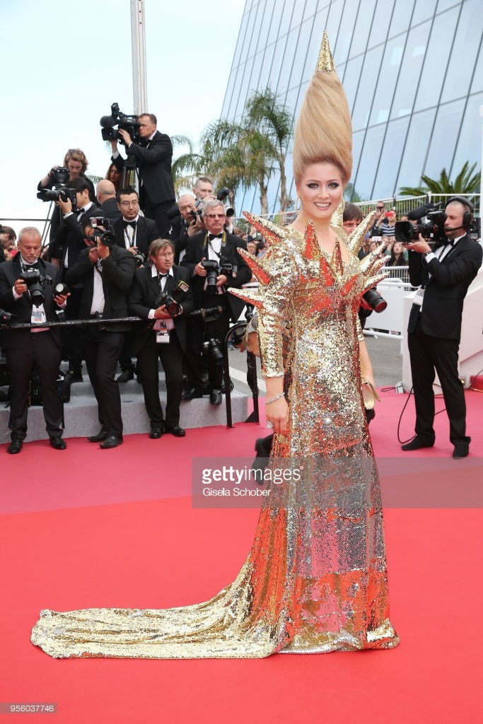 bestie 1001 cách gây chú ý của sao trên thảm đỏ Cannes