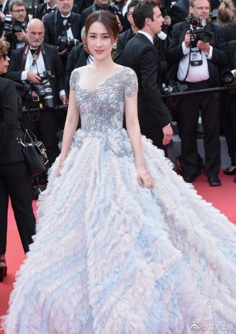 bestie 1001 cách gây chú ý của sao trên thảm đỏ Cannes