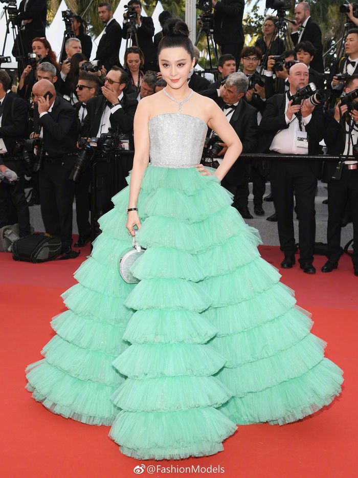 bestie 1001 cách gây chú ý của sao trên thảm đỏ Cannes