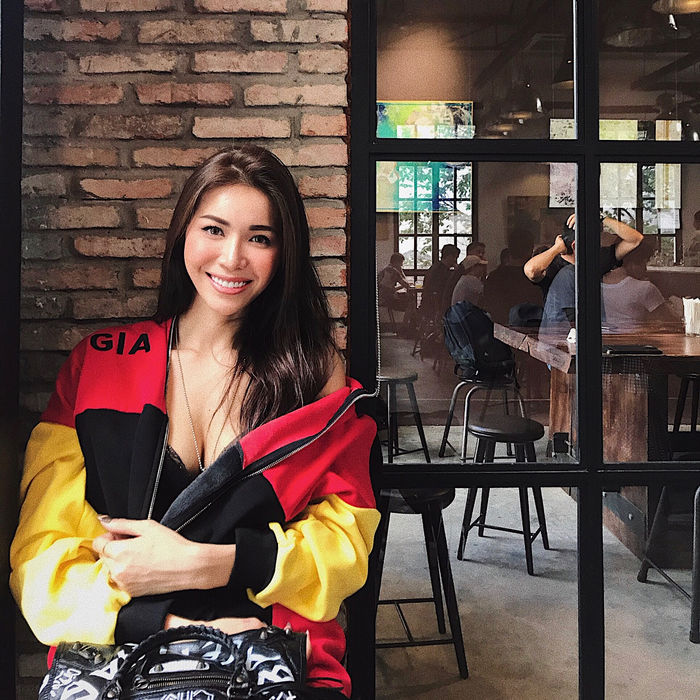 bestie cach khoe vong 1 goi cam cua sao Viet 19