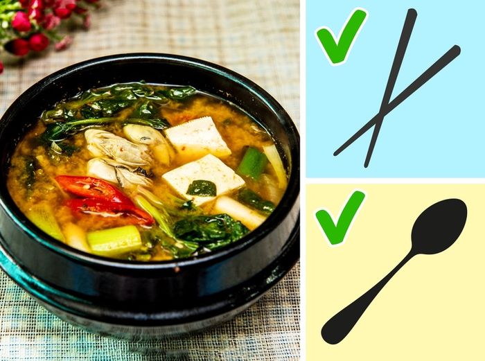 Học cách ăn uống đúng mực khi dùng bữa ở nhà hàng sang trọng
