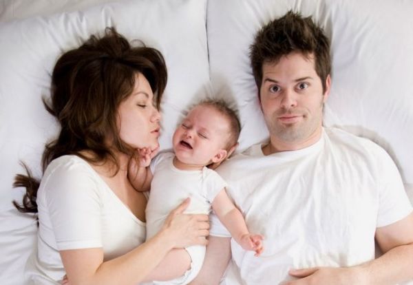 7 thói quen tệ hại trước khi ngủ khiến bạn đời chán chẳng thèm “yêu”