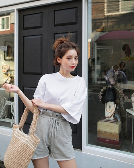 8 mẫu áo thun cứ lên đồ là đẹp xinh chất lừ