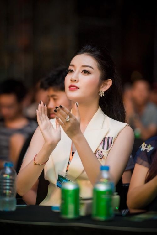 Ảnh hot sao Việt: Chúng Huyền Thanh hạ sinh con trai